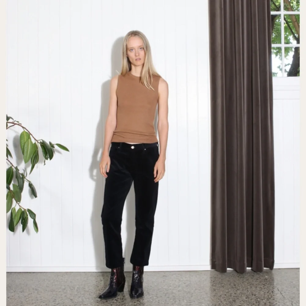 GOLDSIGN LOW SLUNG JEAN - DARKEST Navy - Picture 3 of 6